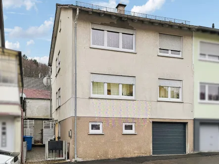 Außenansicht - Haus kaufen in Albstadt - Aus Eins mach Zwei! Gepflegtes Ein- bis Zweifamilienhaus in Albstadt-Tailfingen