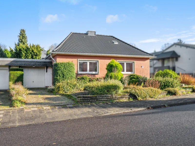 Hausansicht - Haus kaufen in Übach-Palenberg - Wunderschöner Bungalow in attraktiver Lage von Übach-Palenberg