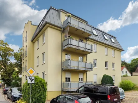 Haus Seitenansicht - Wohnung kaufen in Döbeln - Sonnige 3-Zimmer-Dachgeschosswohnung als Kapitalanlage in Döbeln