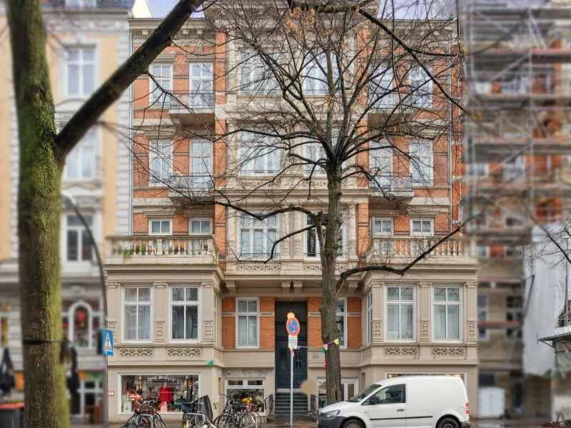 Titelfoto - Wohnung kaufen in Hamburg - Hamburg-Uhlenhorst: 2-Zimmer-Wohnung mit ruhigem Balkon in denkmalgeschützter Wohnanlage