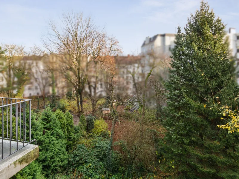 Blick aus Zimmer 1 und Balkon