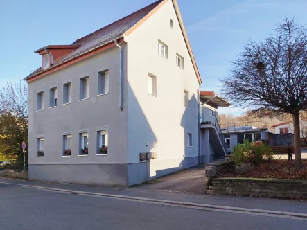 Hausansicht - Haus kaufen in Eschelbronn - Mehrfamilienhaus mit Potential auf Erweiterung der eigenen Wünsche