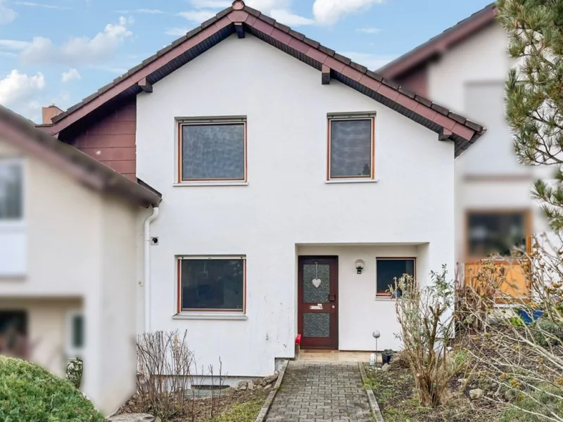 Außenansicht 1 - Haus kaufen in Aalen - Gepflegtes Reihenmittelhaus mit Garten, Balkon und Keller in Aalen-Unterrombach