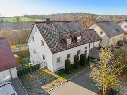 Titelbild - Haus kaufen in Obertraubling - Sehr gepflegtes und großzügiges Einfamilienhaus in Obertraubling