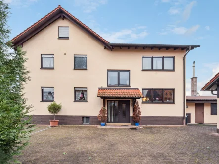 Titelbild - Haus kaufen in Schifferstadt - Doppelhaushälfte mit großem Garten und Regenwasserauffangbecken in Schifferstadt