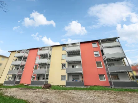 Titelbild - Wohnung kaufen in Erding - Frei zur sofortigen Nutzung: Sehr zentral und ruhig gelegene 3-Zimmer-Eigentumswohnung in Erding 