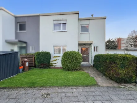 Außenansicht 1 - Haus kaufen in Ludwigshafen am Rhein - ERBPACHT: Attraktives Reihenendhaus in guter Lage in Ludwigshafen-Oggersheim