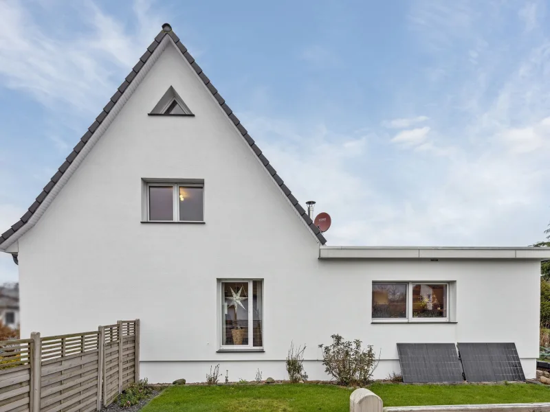 Seitenansicht - Haus kaufen in Loxstedt - Gepflegtes Einfamilienhaus mit Photovoltaikanlage in ruhiger Lage von Loxstedt