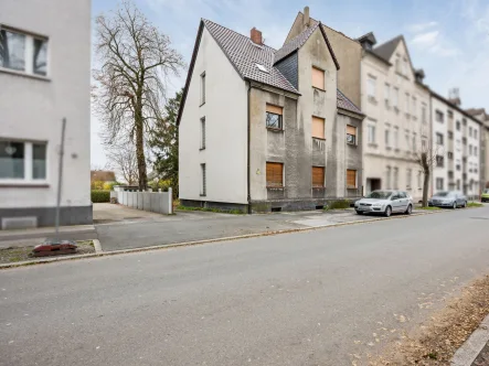 Ansicht - Haus kaufen in Lünen - Sanierungsbedürftiges Dreifamilienhaus zur sofortigen (Eigen-)Nutzung in Lünen-Brambauer