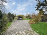 Einfahrt Bauplatz mit Carport