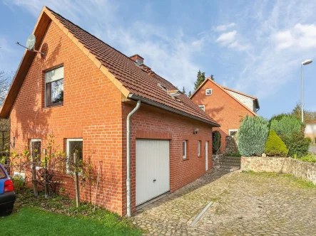 Hausansicht - Haus kaufen in Uelzen - Zwei Häuser plus Baugrundstück - Kirchweyhe nahe Uelzen