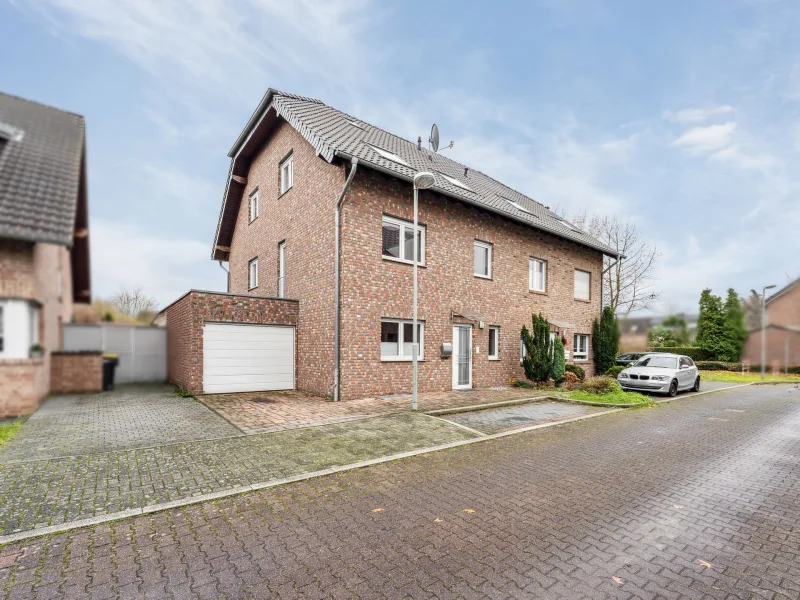 Titelbild - Haus kaufen in Neuss - Moderne und bezugsfertige Doppelhaushälfte im idyllischen Neuss Rosellen