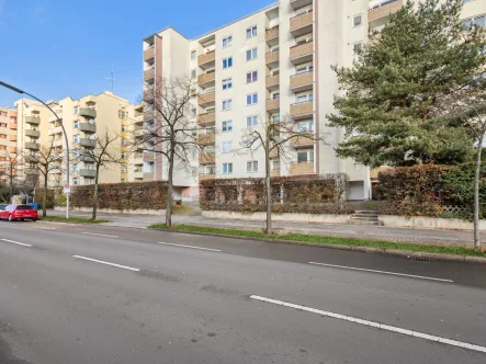 Hausansicht - Wohnung kaufen in Berlin - Bezugsfreie 3-Zimmer-Wohnung mit Blick über Reinickendorf-Berlin