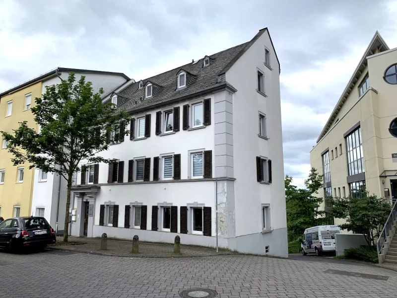 Frontansicht  - Wohnung kaufen in Höhr-Grenzhausen - Schöne, große 3-Zimmer-Eigentumswohnung in Höhr-Grenzhausen 