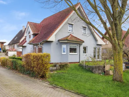 Titelbild  - Haus kaufen in Laage - Familienidylle in ruhiger Lage: Modernes Einfamilienhaus mit Wintergarten und viel Grün in Laage