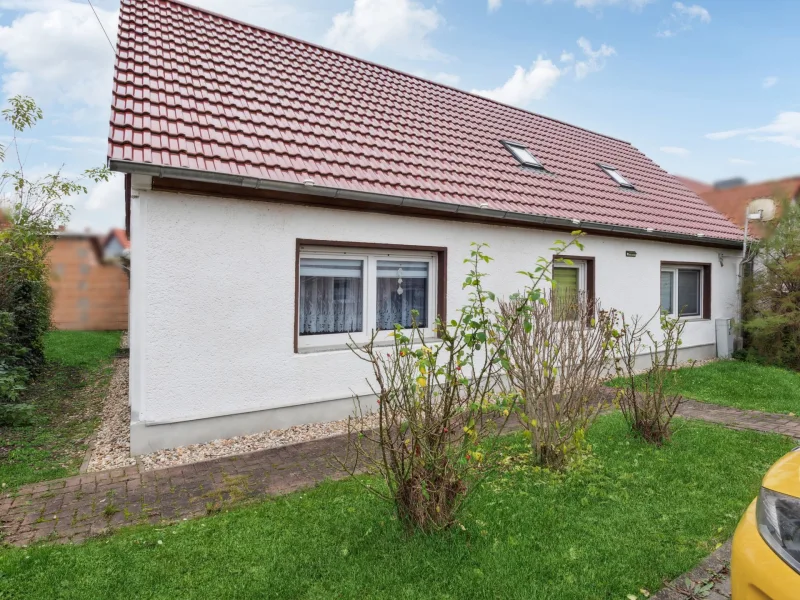 Titelbild - Haus kaufen in Osternienburger Land - Ihr neues Zu Hause - Solides Einfamilienhaus in Kleinpaschleben 