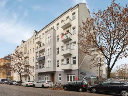 Titelbild - Wohnung kaufen in Berlin - Bezugsfreie, geräumige 2-Zimmer-Altbauwohnung in Berlin-Wedding