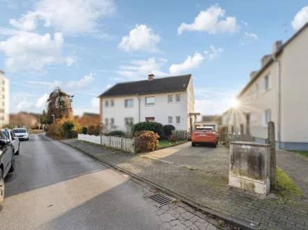 Titelbild - Haus kaufen in Ratingen - Tolle Doppelhaushälfte in Ratingen-Tiefenbroich