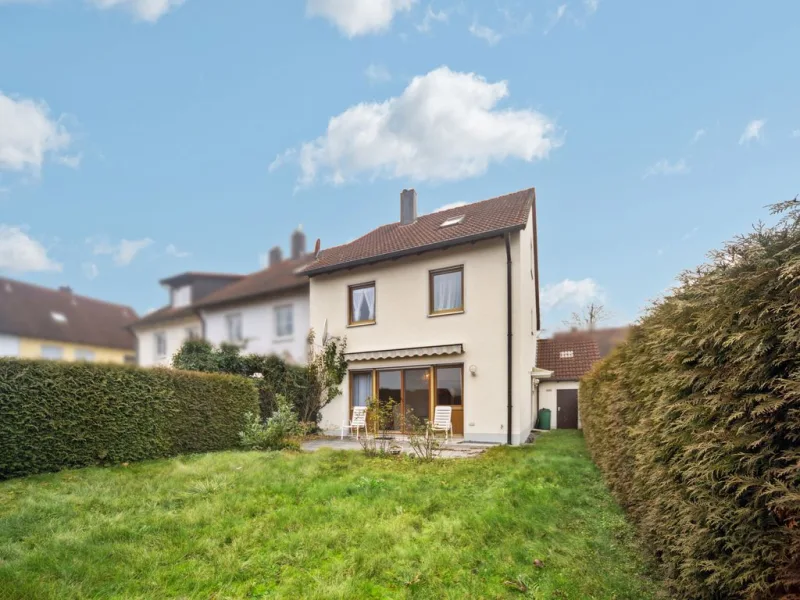 Außenansicht 1 - Haus kaufen in Nördlingen - Gepflegtes Reiheneckhaus in top Lage in Nördlingen