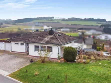 Titelbild - Haus kaufen in Schönecken - Wo Ihre Wohnträume wahr werden: Modernisiertes Einfamilienhaus mit viel Potenzial in Schönecken