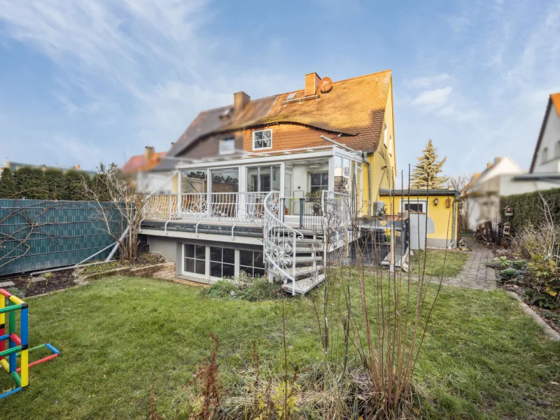 Außenansicht 1 - Haus kaufen in Leipzig - Charmante Doppelhaushälfte mit Wintergarten und begrüntem Grundstück in Sellerhausen-Stünz Leipzig