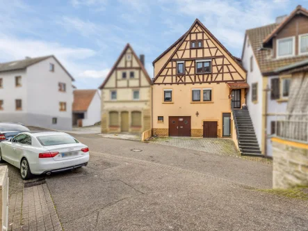 Außenansicht  - Haus kaufen in Sinsheim - Denkmalgeschütztes Mehrgenerationenhaus mit Garage in zentraler Lage von Sinsheim-Hilsbach