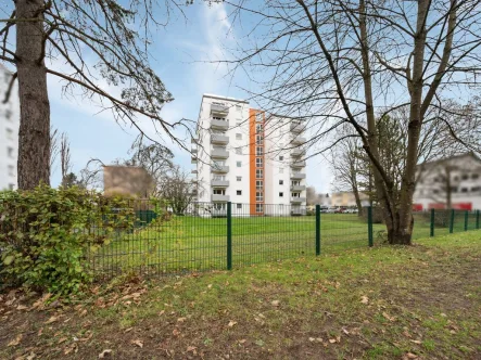 Objektansicht - Wohnung kaufen in Freiburg im Breisgau - Freie stadtnahe 2-Zimmer-Wohnung in Freiburg Seepark