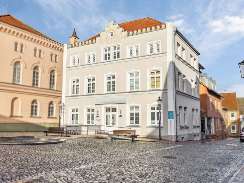 Geschäftshaus in Sternberg - Zinshaus/Renditeobjekt kaufen in Sternberg - Vollvermietetes Geschäftshaus in zentraler Lage von Sternberg