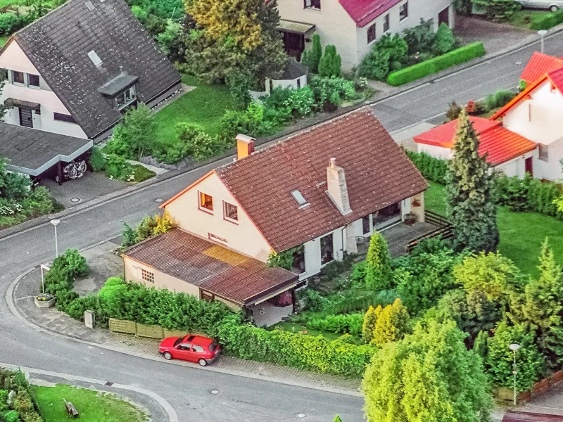 Vogelperspektive - Haus kaufen in Bovenden - Großes Einfamilienhaus für die ganz Familie in Bovenden