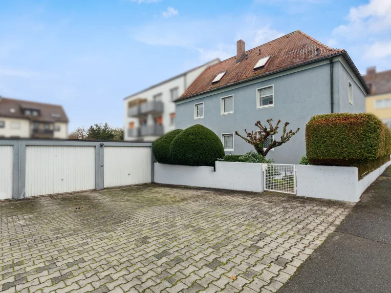 Titelbild - Haus kaufen in Weiden in der Oberpfalz - Gepflegtes Zweifamilienhaus in Weiden zum Verkauf