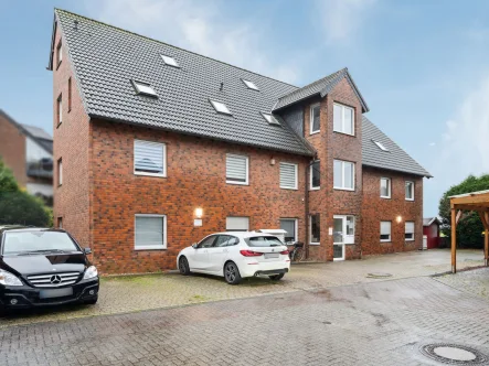 Hausansicht - Wohnung kaufen in Niederzier - Niederzier: Moderne Maisonettewohnung mit 2 Zimmern, Balkon, Stellplatz und herrlichem Feldblick