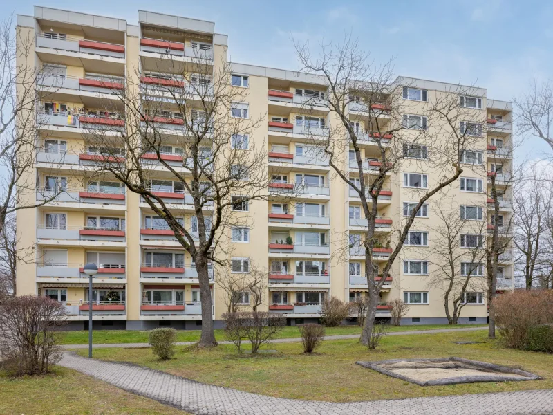 Titelbild  - Wohnung kaufen in München -  Attraktive und lichtdurchflutete 2-Zi.-ETW in ruhiger und beliebter Lage in München-Lerchenau-Ost