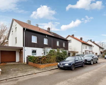 Hausansicht - Haus kaufen in Roehrmoos - Großzügige und familienfreundliche Doppelhaushälfte in Großinzemoos