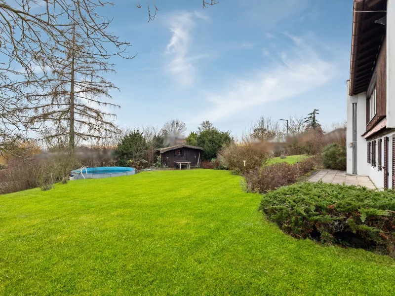 Garten mit Blick auf Pool 