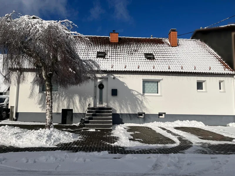 Frontansicht - Haus kaufen in Ailertchen - Einfamilienhaus in Ailertchen