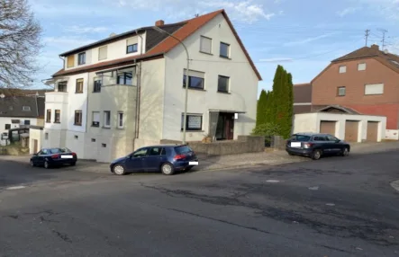 Titelbild - Haus kaufen in Fischbach - Gepflegtes Mehrfamilienhaus in Quierschied-OT