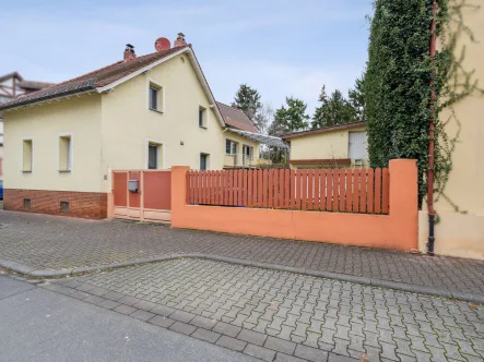 Hausansicht - Haus kaufen in Ober-Ramstadt - Gepflegtes Einfamilienhaus in Ober-Ramstadt 