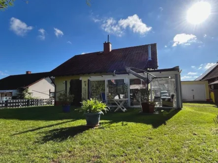 Gartenansicht - Haus kaufen in Kaiserslautern - Attraktives Zweifamilienhaus in begehrter Lage von KL-Siegelbach