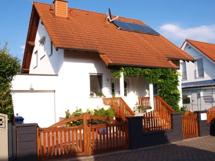 Titelbild - Haus kaufen in Worms - Traumhaftes Einfamilienhaus mit Einliegerwohnung im charmanten Ibersheim