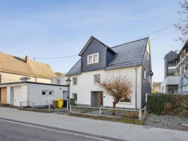 Frontansicht - Haus kaufen in Netphen - Charmantes Einfamilienhaus in zentraler Lage von Netphen