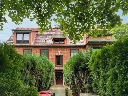 Eingangsansicht - Haus kaufen in Hamburg - Klassisches Mehrfamilienhaus mit 5 Wohneinheiten und Vollkeller, voll vermietet in Hamburg-Sinstorf