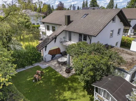 Der erste Eindruck - Haus kaufen in Grünwald - Wunderschöne Doppelhausvilla auf eingewachsenem Grundstück in Grünwald - WEG-Teilung möglich