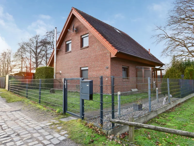 Hausansicht - Haus kaufen in Tespe - Modernes Einfamilienhaus in besonders ruhiger und kinderfreundlicher Lage von Tespe an der Elbe