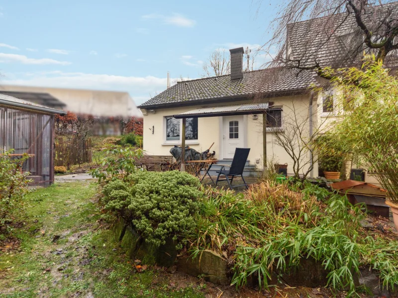 Hausansicht - Haus kaufen in Wuppertal - Viel Platz und Potenzial: Charmantes  Mehrgenerationenhaus in bevorzugter Lage von Wuppertal