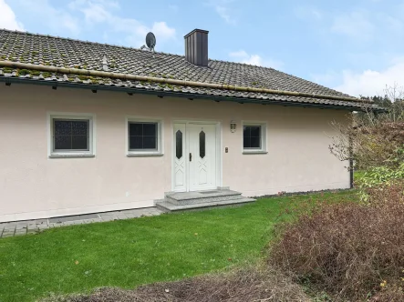 Ansicht - Haus mieten in Stallwang - Charmanter Bungalow in Stallwang zur Vermietung ab dem 01.04.2025