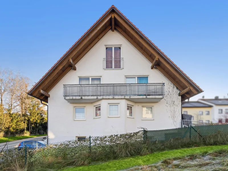 Hausansicht - Haus kaufen in Neuching - Gepflegte Doppelhaushälfte in gut angebundener Lage von Oberneuching, Landkreis Erding 