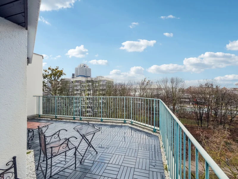 Titelbild - Wohnung kaufen in München - Hochwertig renovierte Dachterrassenwohnung zwischen Luitpold-/und Olympiapark. Schwabing-West