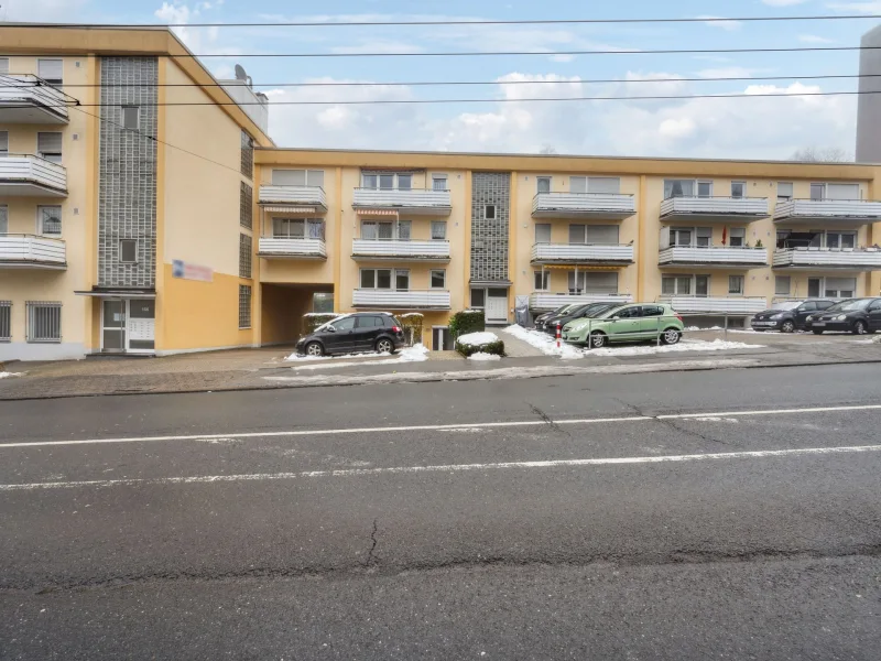 Hausansicht - Wohnung kaufen in Solingen - Modernisiertes 1-Zimmer-Apartment in Solingen-Gräfrath