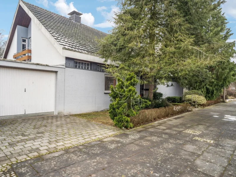 Außenansicht - Haus kaufen in Bonn - Außergewöhnliches Haus mit sehr großem Garten in Bonn-Röttgen