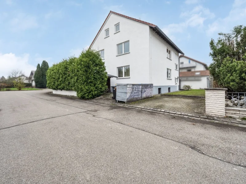 Hausansicht - Haus kaufen in Ulm - Vermietetes Mehrfamilienhaus in Ulm - Gögglingen